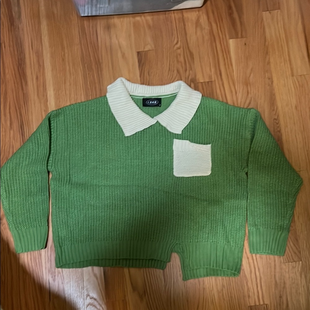 Cider Green Sweater with Cream Collar and Pocket